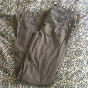 White/blue striped pants